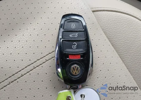 2013 Volkswagen Touareg Vr6 Sport from USA, damaged, VIN WVGEF9BP5DD011802